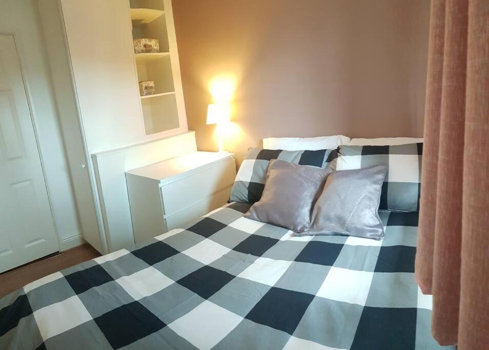 לוקאן 3 Bedroom 3 Bathroom House, Dublin מראה חיצוני תמונה