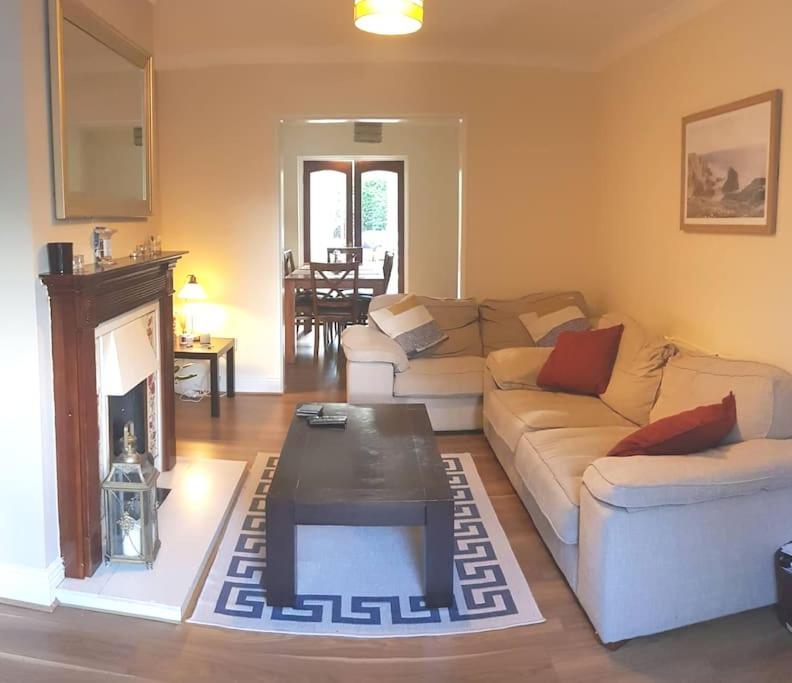 לוקאן 3 Bedroom 3 Bathroom House, Dublin מראה חיצוני תמונה