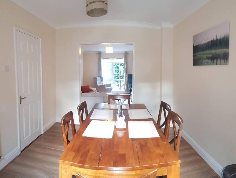 לוקאן 3 Bedroom 3 Bathroom House, Dublin מראה חיצוני תמונה