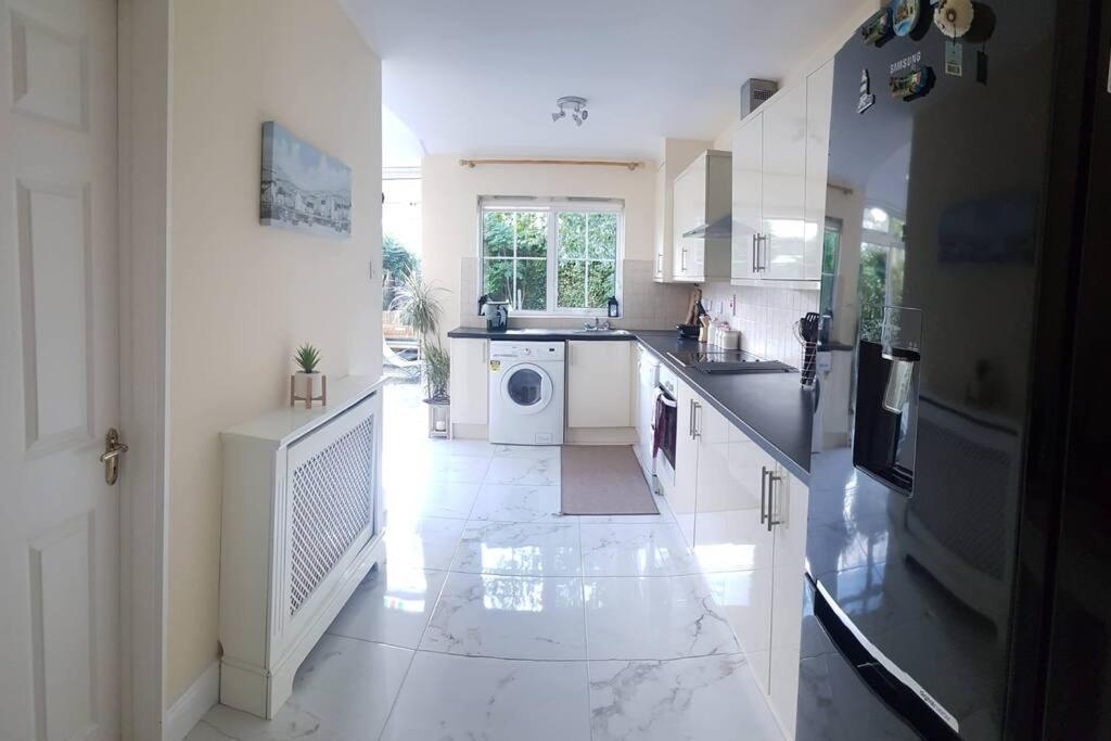 לוקאן 3 Bedroom 3 Bathroom House, Dublin מראה חיצוני תמונה
